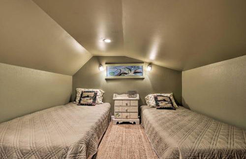 Guntersville Lake Home with Deck and Covered Boat Slip - Foto 12