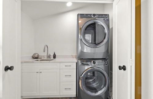 SoHo Serenity - Amazing Home with Private Pool & Hot Tub, SoHo District - Foto 48