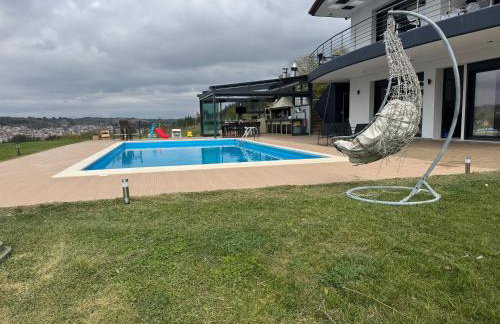 Luxury Villa Rafaela Οικογενειακή βίλα με ιδιωτική πισίνα, BBQ κ παιχνίδια Ιδανική για οικογένειες με παιδια - Foto 61