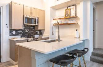 Boutique 1BR Condo - Walk to Memorial Stadium - Historic Hayward Place - Foto 35