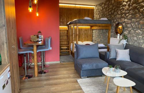 ΧΑΡΟΥΛΑ ΣΤΟΥΝΤΙΟ 2 - Foto 2