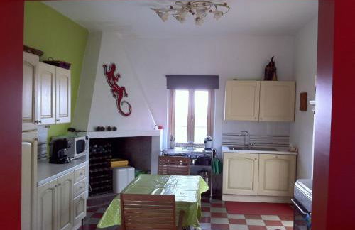 Hillside Escape with Pool - Foto 5