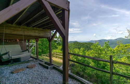 A Celestial Chalet Pets, Hot Tub & Mountain View - Photo 39