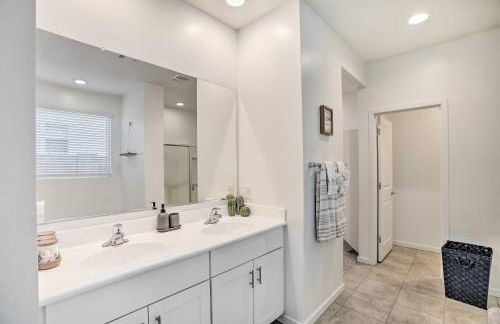 Hot Tub, Putting Green! New-Build Glendale Home - Foto 11