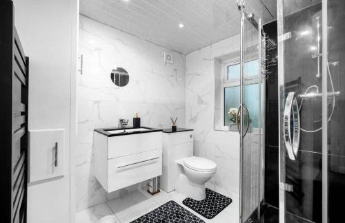 Harborne House, Perfect for Contractors & Families, sleeps 8 - Photo 18