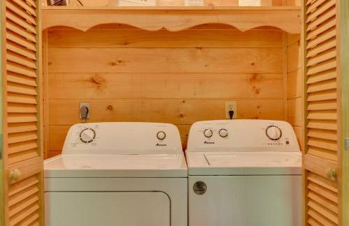 Secluded Cross Creek Cabin with Deck and Fire Pit! - Foto 16