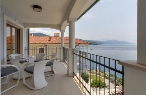Beachfront apartment with pool, panoramic sea view - by Traveler tourist agency Krk - ID 2390 - Foto 17