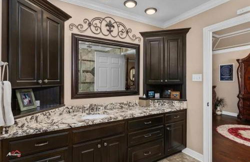 Lakefront 3BR Retreat - Pier, RV, Family-Friendly - Foto 24