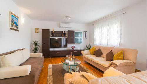 Three-Bedroom Holiday Home In Brstanovo - Foto 3