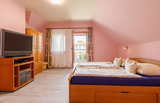 4 bedroom House in Balatonszárszó with private pool and garden - Photo 14