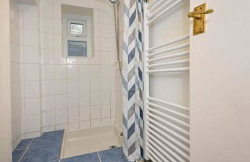 Beautiful cottage a stones throw from the beach. - Photo 18