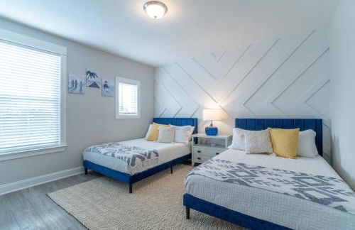 ~Spacious home near beach w/ game room and community pool~ - Photo 38