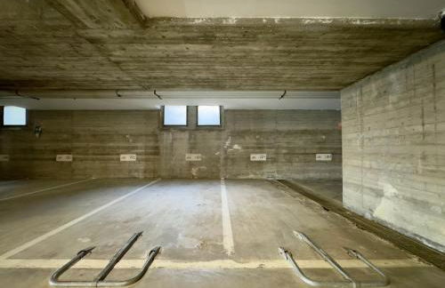 Luxury 9-Bed Apartment Steps from Ski Slopes with Parking & Ski Box - Photo 8