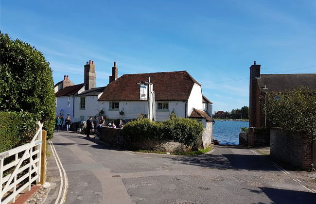 Newly Renovated Cottage 150m From Waterfront - Photo 79