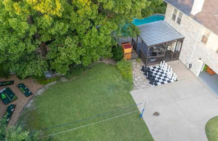 Heated Pool & Spa Mini Golf Bowling Game Room perfect for family - Photo 11