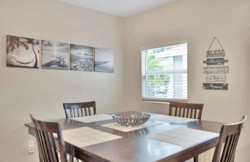 Family & Pet Friendly Getaway with Porch Fire Pit & Yard - Foto 12