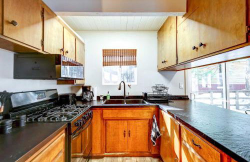 Hike, Fish and Explore California Cabin with Deck! - Foto 9