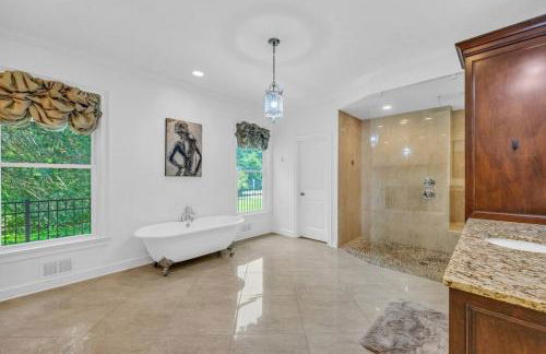 The Wexford French Chateau w Pool - Photo 50