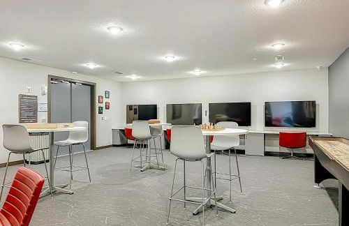 XL 1BR 2-King Beds Near Mayo Pool Gym Workspace - Foto 41