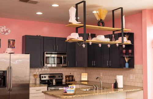 Pink Experience - West End Broadway & Restaurants - Foto 13