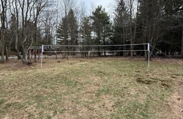 Pocono Chalet,Hot Tub,Arcade,Fireplace, Lake,Pool, Pet friendly, near Jim Thorpe No extra fees to use amenities - Foto 27