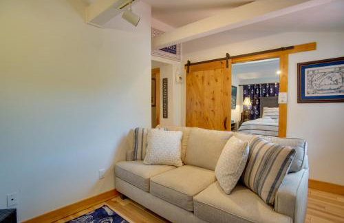 1 Mi to Ferry Terminal Oak Bluffs Family Retreat! - Foto 7