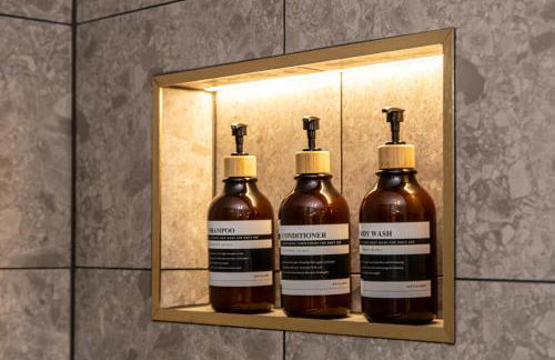 Luxury Spacious 3-Bed City Oasis Just 10 Mins from Centre with Free Parking - Foto 26