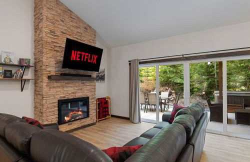 Luxe Mt. Rainier Lodge w/ Hot Tub-AC-Game Room - Foto 1