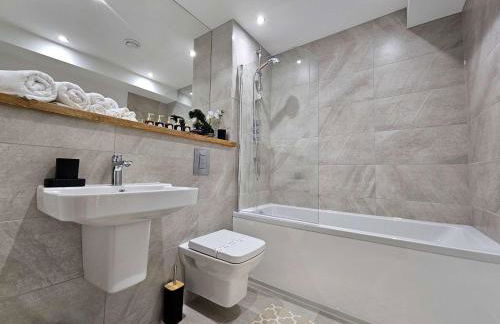 Leeds City Centre 2BR Apartment - Luxury Stay with Private Terrace - Foto 40