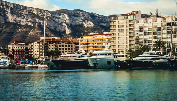 Choose a morning or evening boat ride!