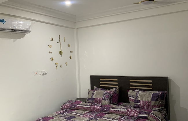 Central Reservations Apartment - Photo 8