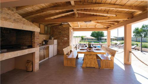 Five-Bedroom Holiday Home In Gorica - Foto 3