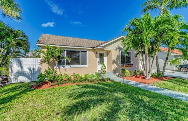 Beautifully Renovated 5 Bedroom with Guest House 5 Home by RedAwning - Foto 66