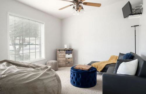 Champions Oasis Home - Near the Stadui2007m withPool & Grill - Photo 25