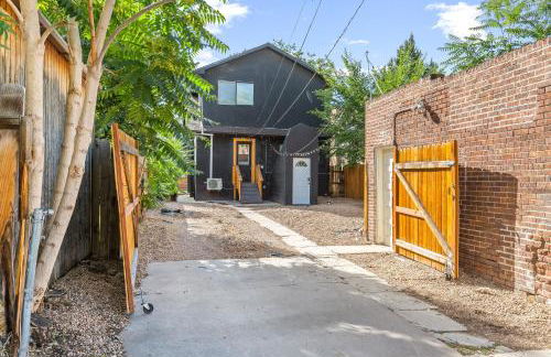 Basement with Full Kitchen and Near Downtown - Photo 18