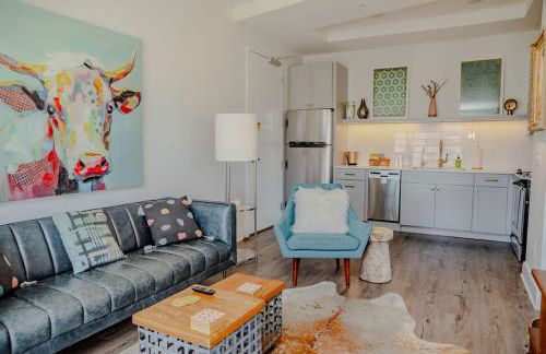 The Hive Adjacent 3rd Floor, 301 King & 302 Balcony - Photo 5