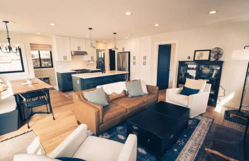 Luxury Mountain Cabin with Views, Hot Tub, Fireplace - Foto 15