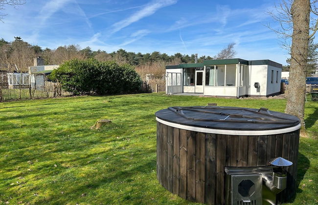 Cozy Holiday Home With hot tub on Texel - Foto 25