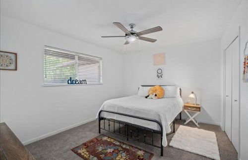 Small Town, Big House - Sleeps 8! - Foto 4