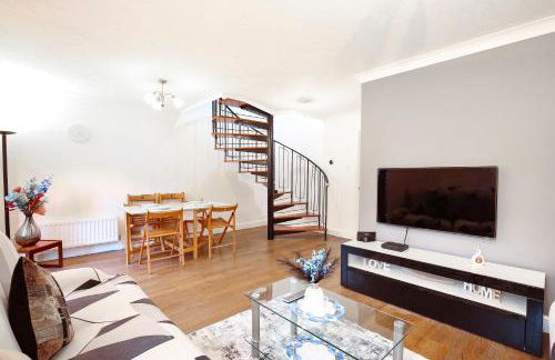 Cosy Wimbledon 4 Bed Home With Garden & Driveway Parking - Foto 1