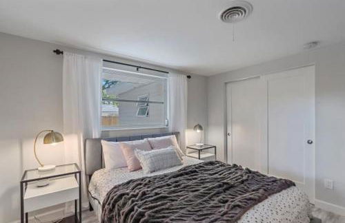 The Wisteria Oasis With heated pool and hot tub - Foto 27