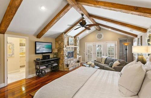 Enchanting French Inspired Chateau with Beach Club! - Foto 17