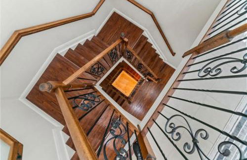 Lux Home with Rooftop & Elevator 2mi to Beach - Foto 27