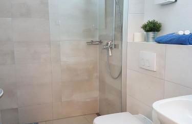 Sonnenstrahl im Küstenwald - Foto 11