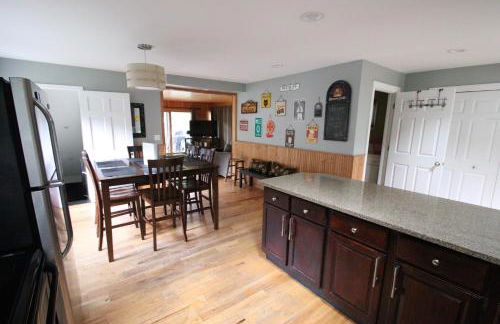 Family Friendly Lakefront Oasis! Huge Deck-Pets Welcome - Foto 7