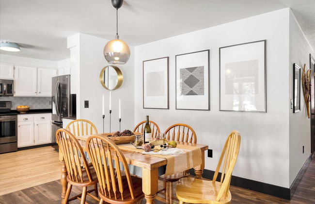 Quiet River Bend Cabin by Avantstay 35 Mins to Mt Bachelor 10 Mins to Town Centre Hot Tub! - Foto 9