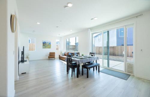 Modern Charming 4BR Home, Family Friendly, Office Space, Fast WiFi, Free Parking - Foto 15