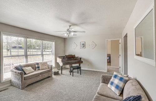 Waterfront Kansas Home with Private Fire Pit! - Foto 4