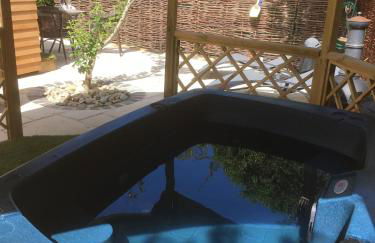 The Orchard Glamping pod - Photo 11