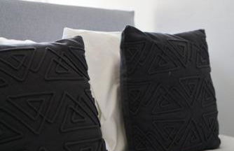 1 BDR Apt By Caledonia Luxe Stays Short Lets & Serviced Accommodation Lanark - Photo 3